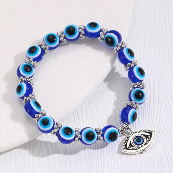 NWT Devil's Eye Bracelet - Picture 3 of 4